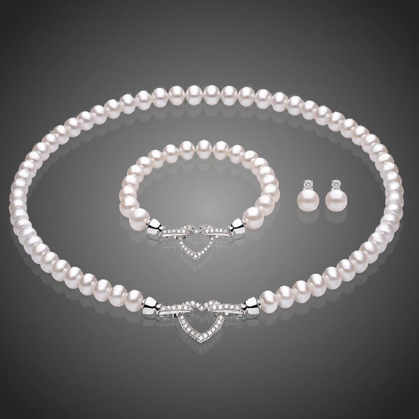 set-s-bielymi-riecnymi-perlami-nahrdelnik-naramok-nausnice-so-srdcom (4)